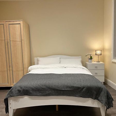 Beautiful Rooms Only Few Steps Away From Bruce Grove Tottenham Stadium London Kültér fotó